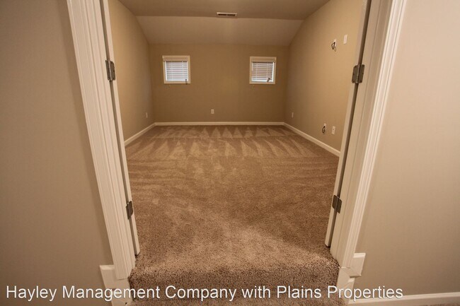 Building Photo - 5 br, 3 bath House - 1006 Dunkirk Circle