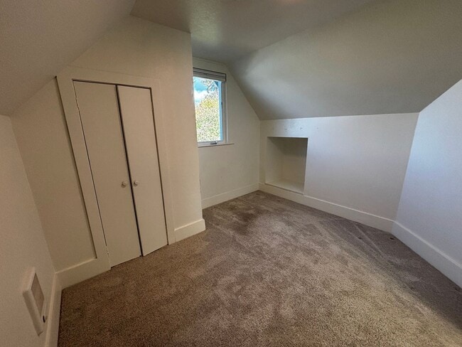 Building Photo - Charming duplex-style house in the heart of Green Lake and Tangletown