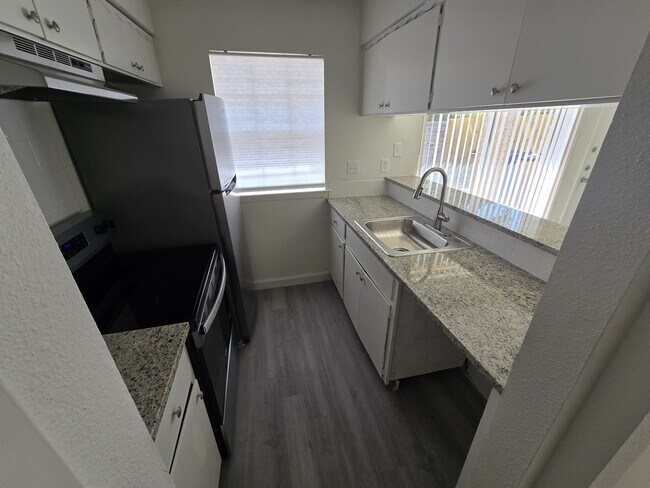 Building Photo - 202 Northcrest Cir