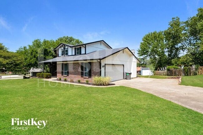 Primary Photo - 15 Parkwood Dr