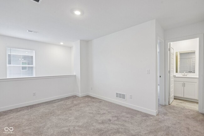 Building Photo - 15274 Farrington Rd