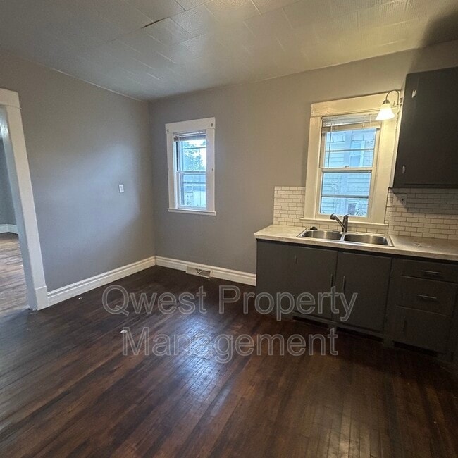 Building Photo - 537 Eastern Ave NE