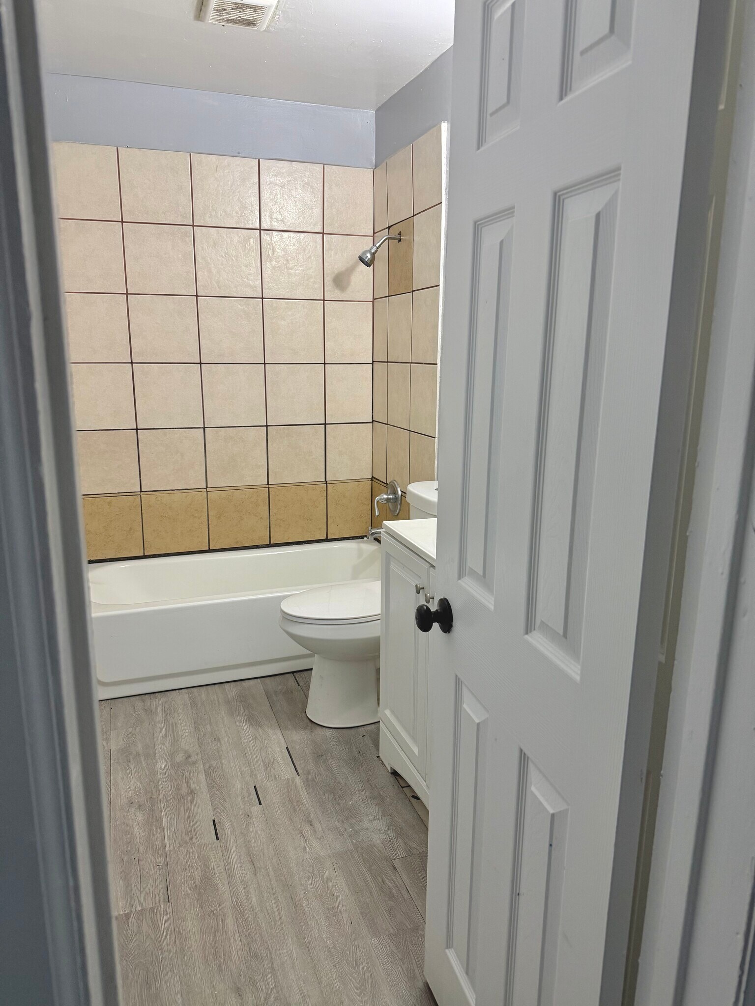 Building Photo - 2615 W Morten Ave