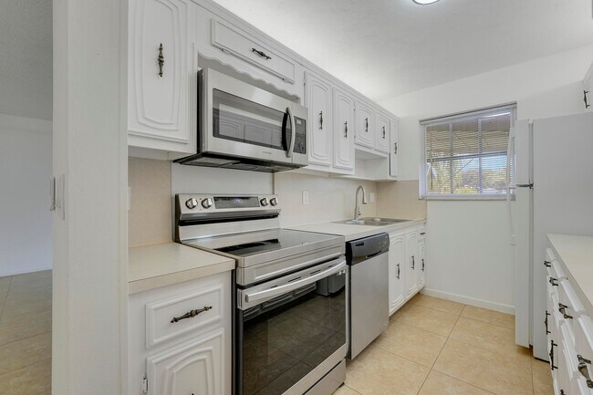 Building Photo - 1142 Cir Terrace W