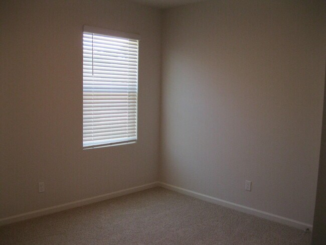 Building Photo - 476 Seafoam Cir