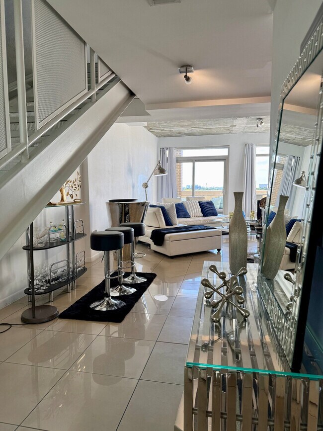 Building Photo - 139 NE 32nd St