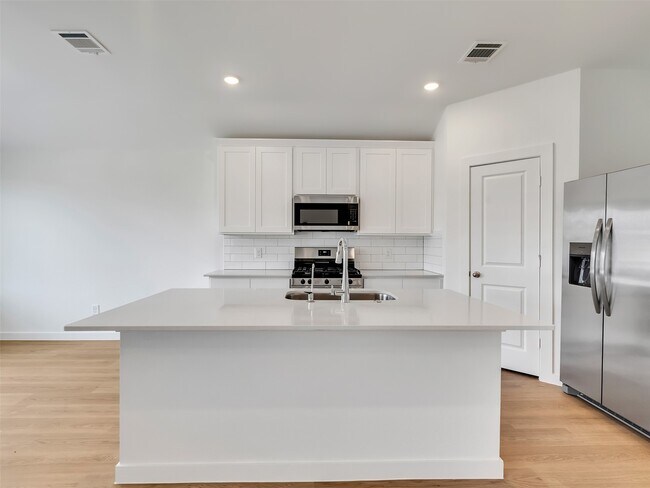 Building Photo - 9011 Serene Hvn Dr