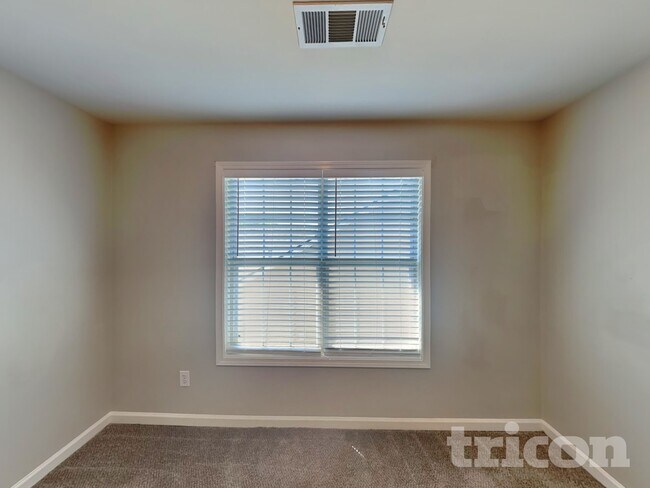 Building Photo - 123 Clarin Way