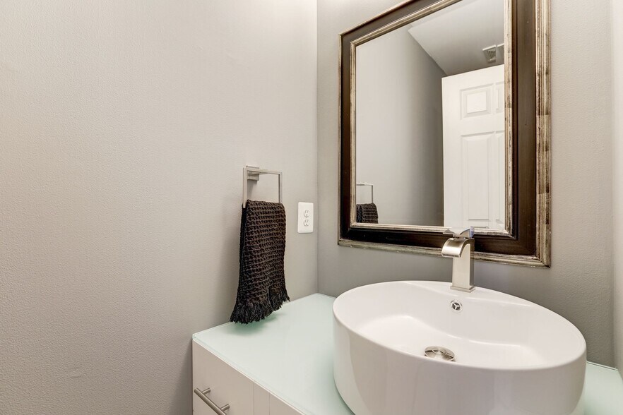 Building Photo - 5742 Governors Pond Cir