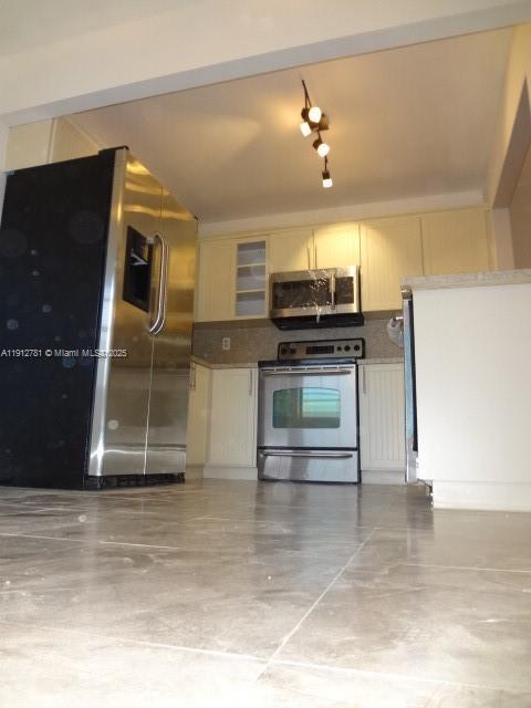 Building Photo - 452 NE 210th Cir Terrace