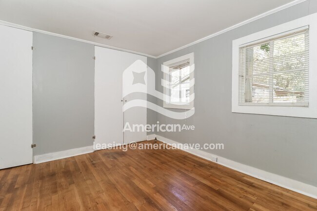 Building Photo - 1318 E Woodruff Ave