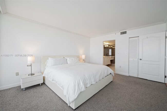 Building Photo - 1900 Sunset Harbour Dr