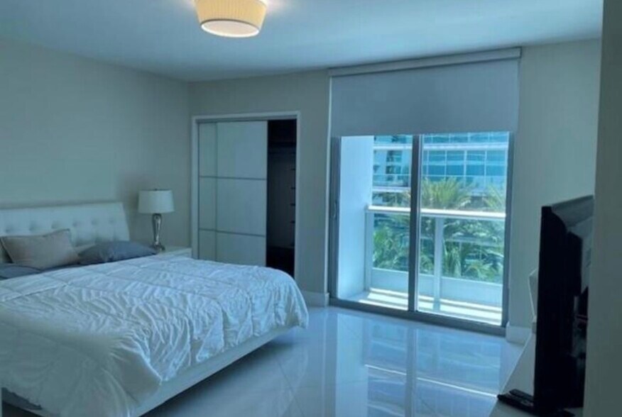 Building Photo - 9401 Collins Ave