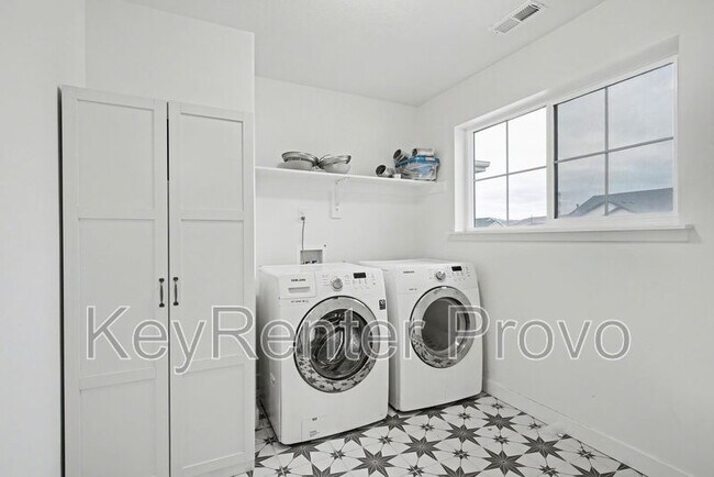 Building Photo - 4152 E Bonne Vista Dr