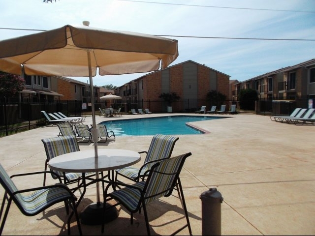 Pool - Cottonwood Apartments