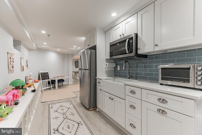 Building Photo - 9911 Barnsbury Ct