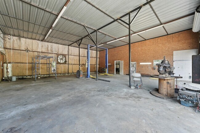 Building Photo - 5621 Haywood St