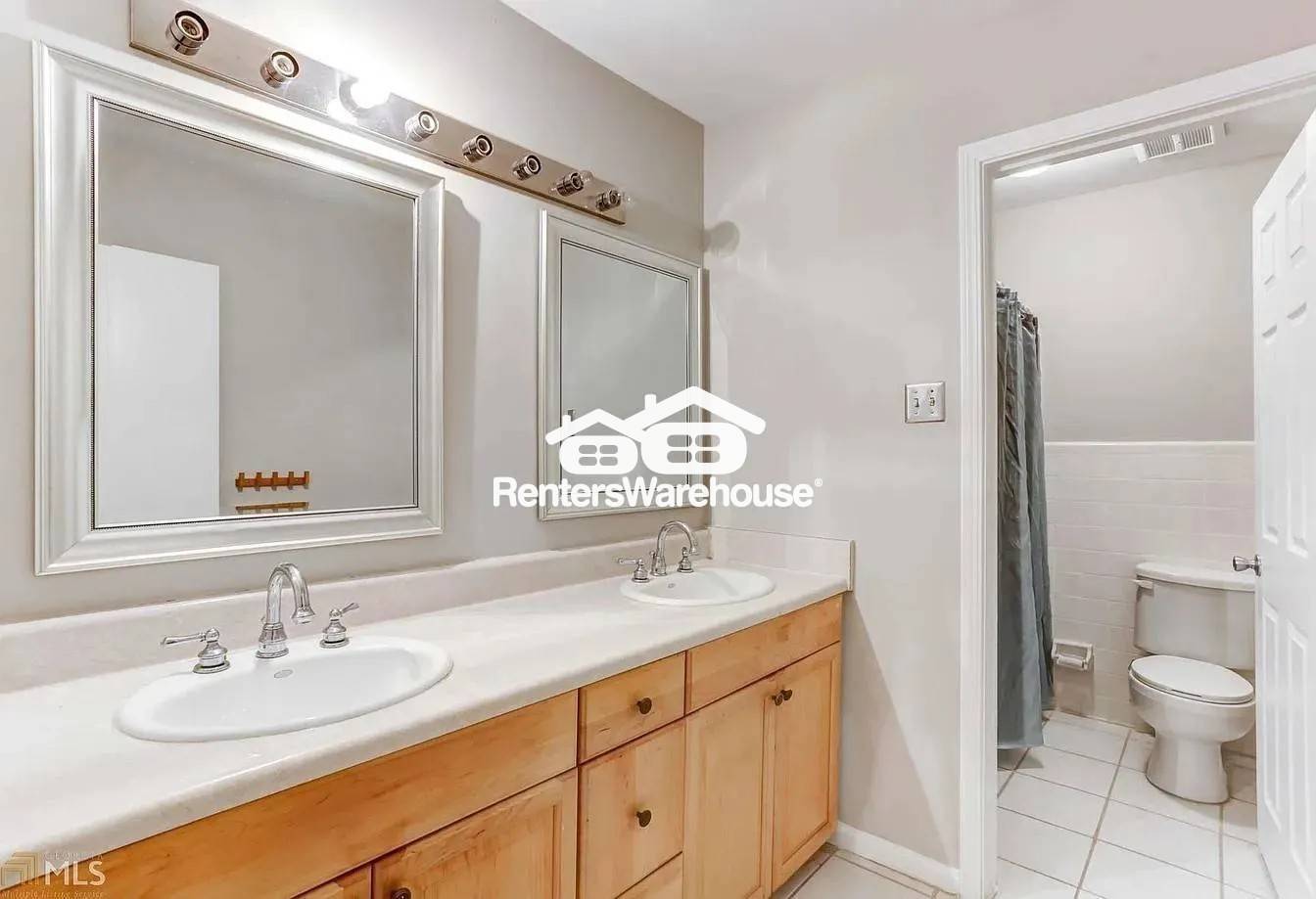 Building Photo - 6520 Roswell Rd