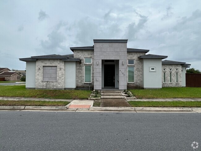 Building Photo - 4105 Lake View Dr