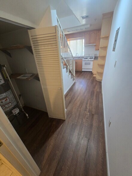 Building Photo - 335 E Providencia Ave