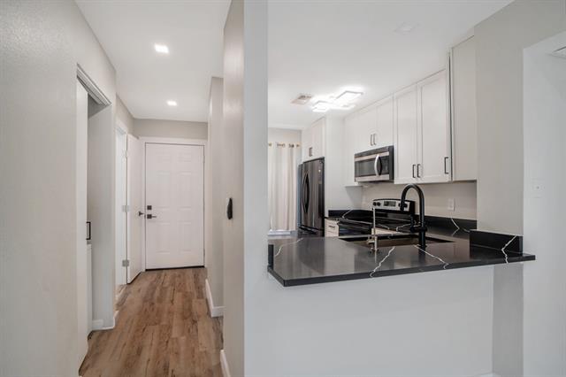 Building Photo - 618 W Collins St