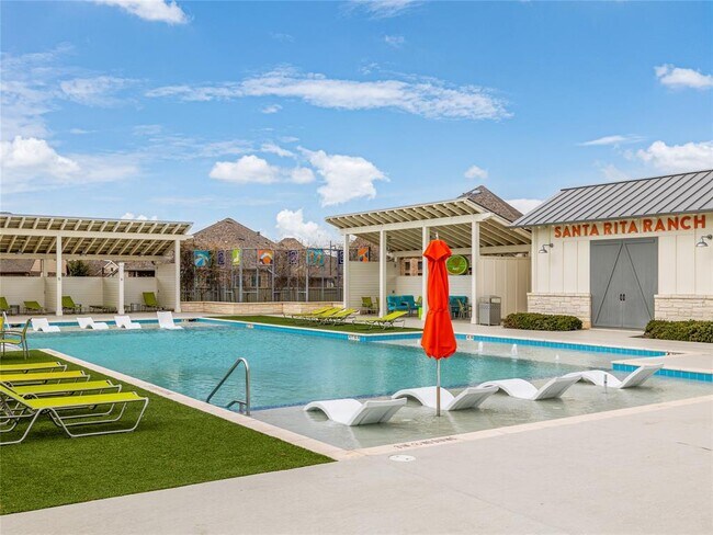 Building Photo - 525 Compania Cove