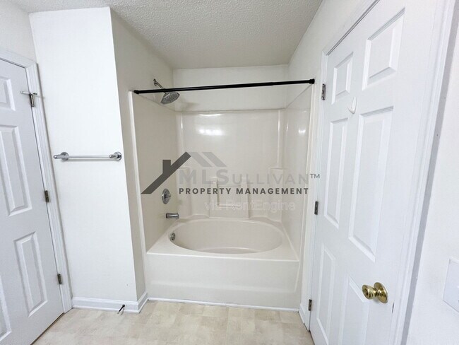 Building Photo - 4504 Conklin Dr