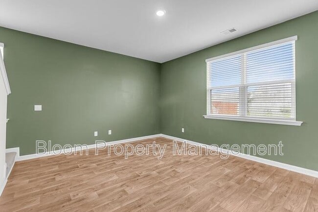 Building Photo - 502 Lk Rdg Blvd
