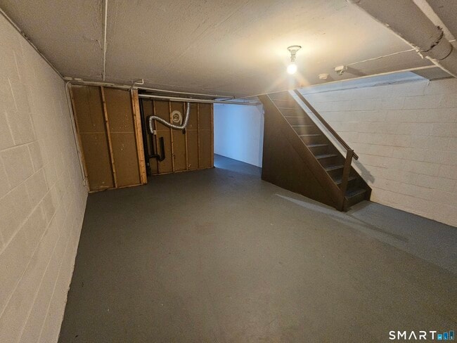 Building Photo - 55 Beths Ave
