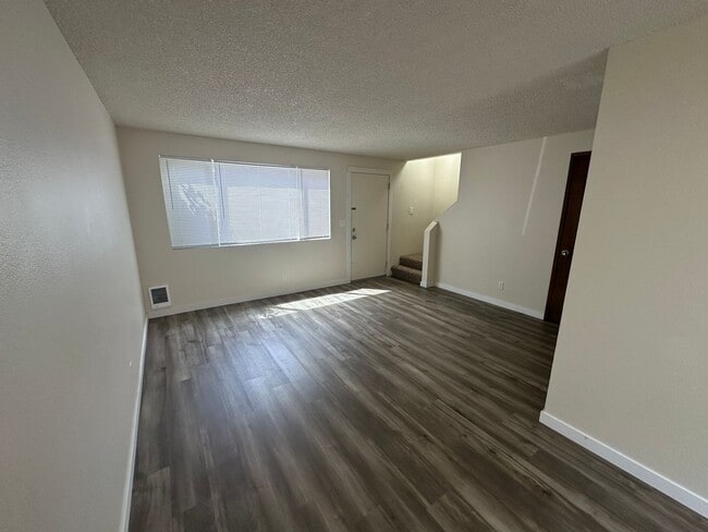 Building Photo - NO3330