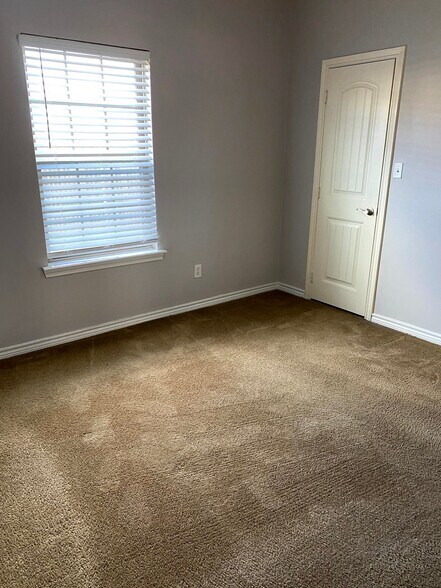 Building Photo - 904-906 Parkplace Ridge