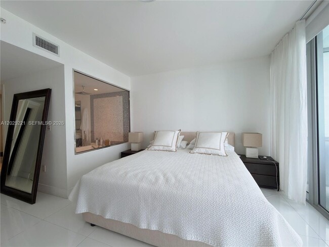 Building Photo - 200 Biscayne Blvd Way