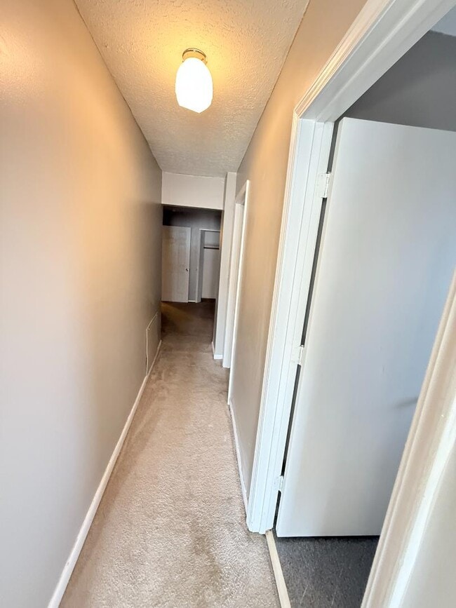 Building Photo - 1325 Longfellow Dr