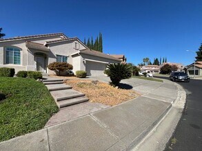 Building Photo - Browns Valley home with Boat and RV parking!