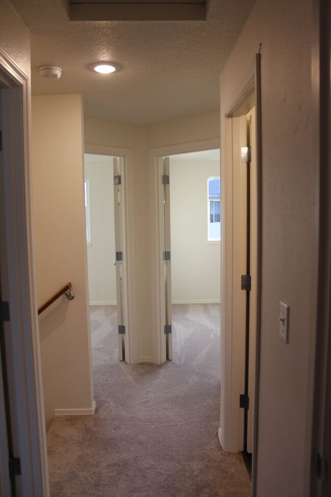 Building Photo - Scappoose townhome