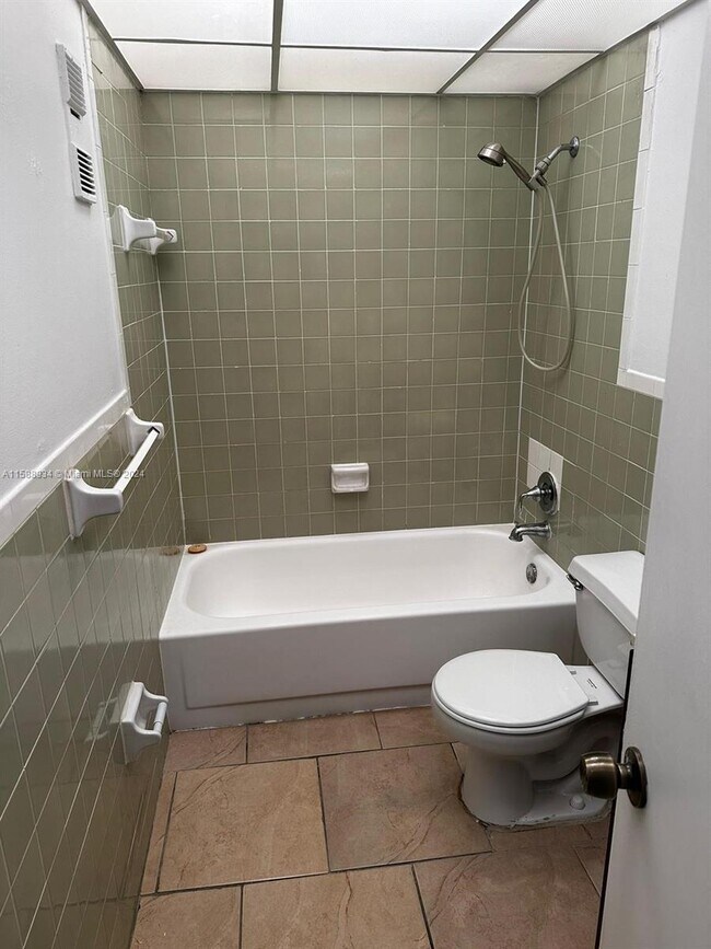Building Photo - 6950 Miami Gardens Dr