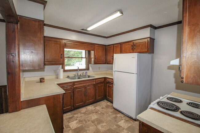 Building Photo - 6228 Rocky Ford Rd