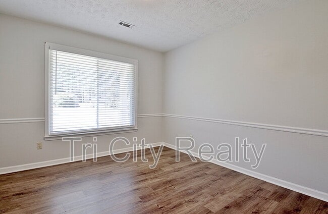 Building Photo - 210 Bella Rosa