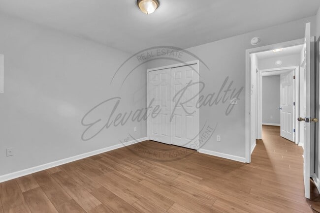 Building Photo - Two Bedroom Ranch Duplex in North Columbia (1/2 off first months rent)!