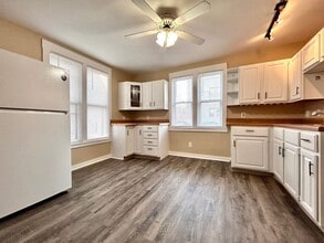 Building Photo - 2 Bedroom 2 Bath Home in Eastown!