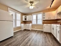 Building Photo - 2 Bedroom 2 Bath Home in Eastown!