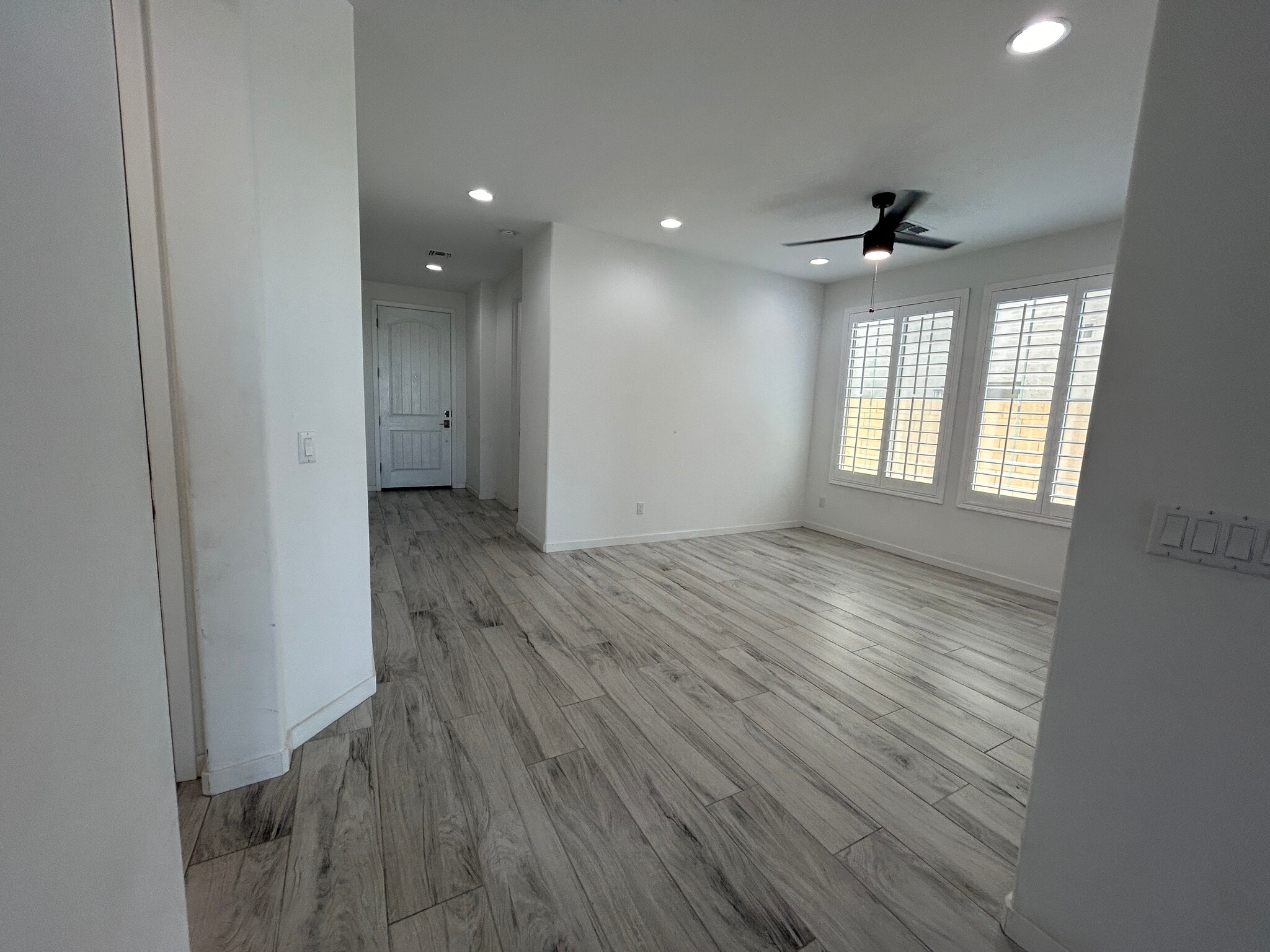 Building Photo - 4146 S Columbus Dr