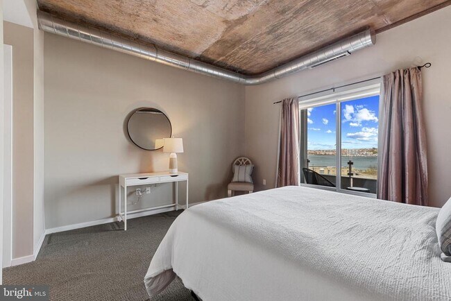 Building Photo - 1200 Steuart St