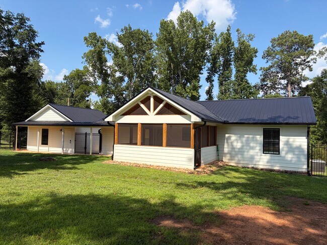 Building Photo - Renovated Ranch in Oconee County