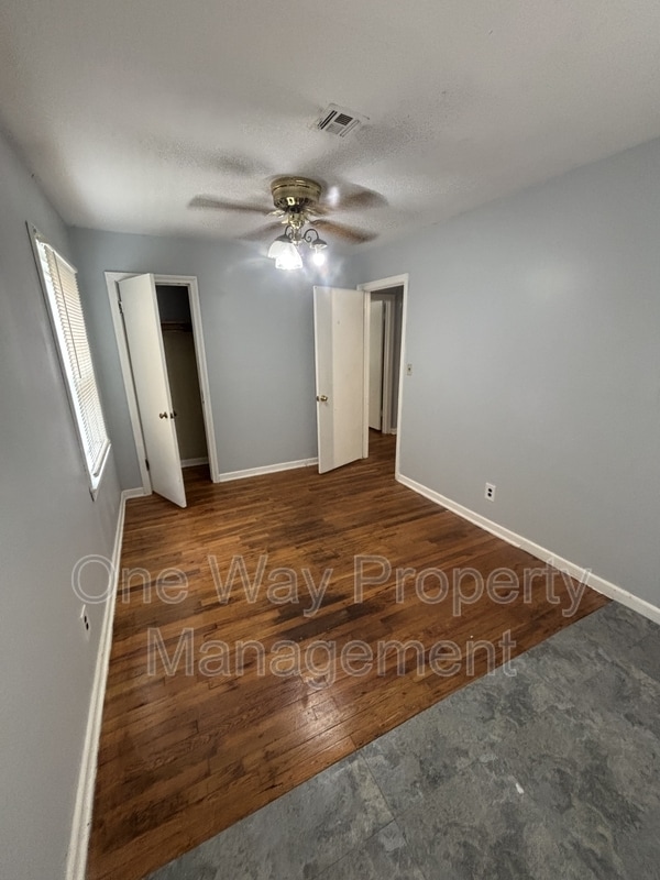Building Photo - 2462 N Piatt Ave