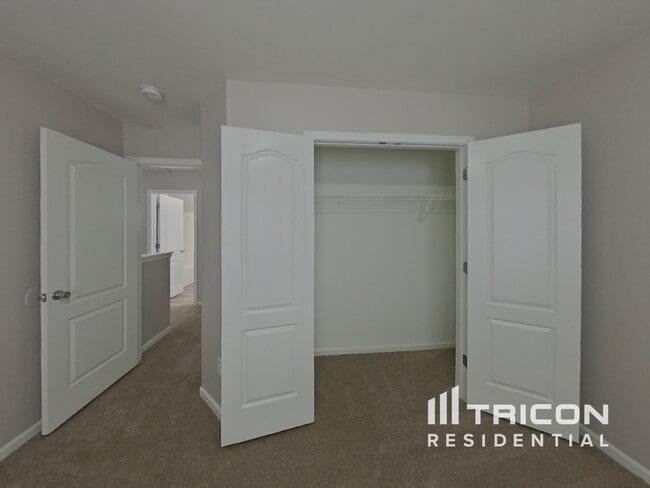 Building Photo - 6825 Parkers Crossing Dr