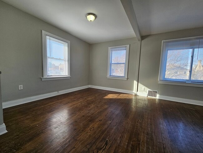 Building Photo - 423 Hayes St