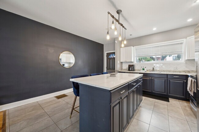 Building Photo - 813 N 15th St