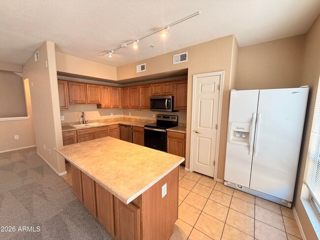 Building Photo - 18250 N Cave Creek Rd