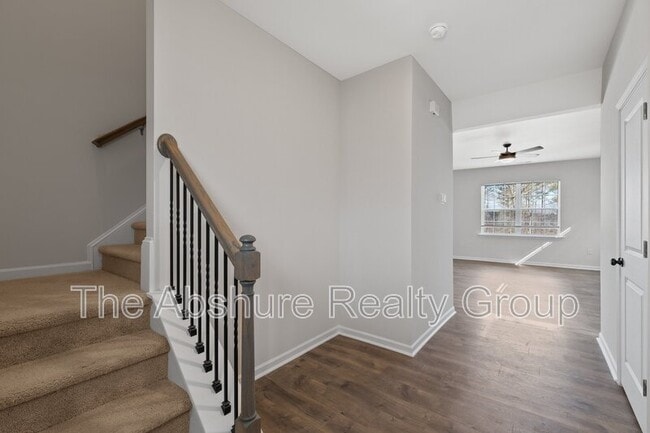 Building Photo - 49 River Bank Rd